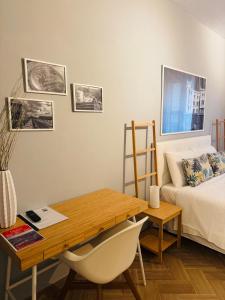 a room with a desk and a bed and a bedskirts at My Way Rooms - Affittacamere in centro Trieste in Trieste