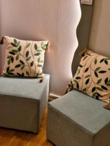 a room with a couch and a pillow and a ottoman at Le Damier in Castres