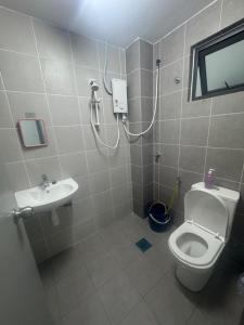 a bathroom with a toilet and a sink at Raub Colonial Homestay in Raub