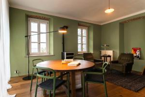 a living room with a table and chairs at La Trifola in Scurzolengo