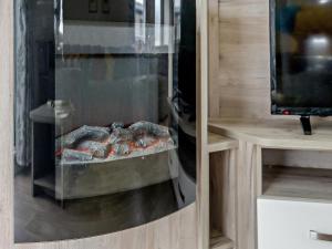a glass display case with food inside of it at 3 Bed in Ventnor oc-94278 in Rookley +17 photos