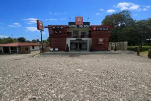 a building with a sign that reads house museum at Hotel Wilson Rio Claro in Río Claro