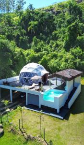 a house with a tent and a swimming pool at Cupulesantorini in Santa Isabel