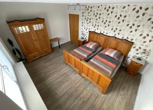 an aerial view of a bedroom with a bed at Sommertraum im Hasetal, Becksvoort-Noll in Löningen