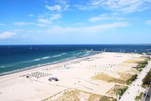 an overhead view of a beach with a lot of people at Residenzen am Kirchenplatz in Warnemünde