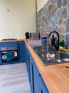 a kitchen with a sink and a stove at Casa Ferrari pichilemu in Pichilemu