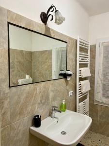 a bathroom with a sink and a large mirror at Locanda Al Cavaliere in Molinella