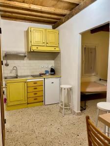 a kitchen with yellow cabinets and a sink at Locanda Al Cavaliere in Molinella