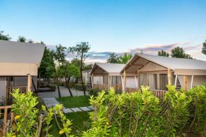 a row of cottages at a resort at hu Venezia Camping in Town in Marghera