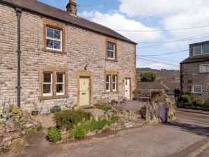 an old brick house with a yellow door at 2 Bed in Bakewell oc-pk894 in Bakewell