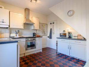 a kitchen with white cabinets and a checkered floor at 2 Bed in Bakewell oc-pk894 in Bakewell +11 photos