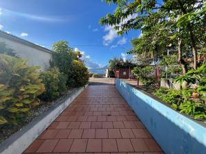 a brick walkway in a yard with plants at Le Cosy 888 Studio Plage 1 min Piscine Restaurants Casino in Les Trois-Îlets