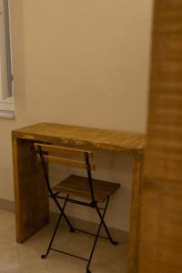 a wooden desk with a wooden chair under it at La Ferrara Agriturismo in Vairano Patenora +17 photos
