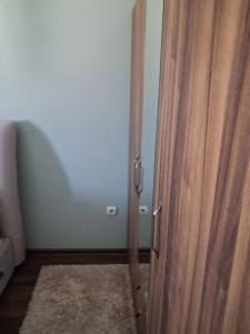 a wooden door in a room with a rug at Stan na dan Mara in Bijeljina
