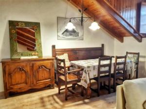 a dining room with a table and chairs and a mirror at San Marsial Benasque Apart Hotel in Benasque