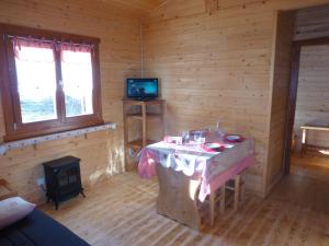 Gallery image of Camping, Hôtel De Plein Air Les Cariamas in Chateauroux-les-Alpes