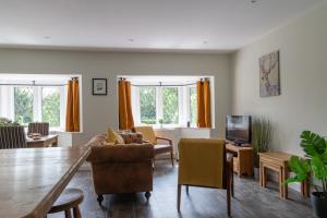 a living room with a table and chairs at Stanton Lodge Cottage - 2 bedrooms - sleeps 5 in Curbar