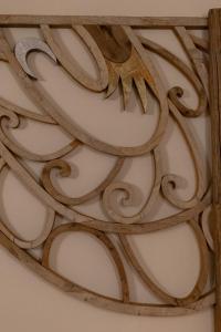 a ceiling with a design on a wall at La Ferrara Agriturismo in Vairano Patenora