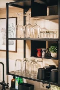 a shelf filled with glasses and vases at Kleines Häuschen in der Oberlausitz in Löbau