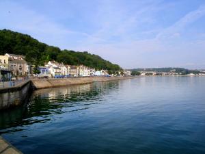a view of a river with houses and buildings at 3 Bed in Mumbles oc-hh1223 in The Mumbles