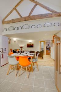 a kitchen and living room with a table and chairs at 3 Bed in Machynlleth oc-bow91 in Penegoes