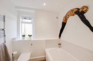 a white room with a snake sculpture on the wall at 3 Bed in Beer oc-jbvalh in Beer +10 photos