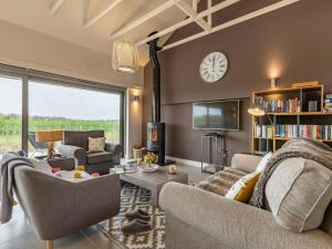 a living room with a clock on the wall at 2 Bed in Diss oc-51468 in Wortham