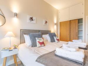 a bedroom with a bed with towels on it at 2 Bed in Diss oc-51468 in Wortham