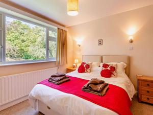 a bedroom with a large bed with towels on it at 4 Bed in Peterborough oc-93450 in Yaxley
