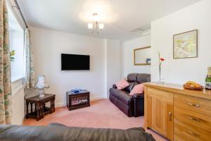 a living room with a couch and a tv at 1 Bed in Halam oc-o32227 in Edingley