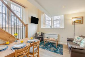 a living room with a table and a couch at 1 Bed in Berwick-upon-Tweed oc-b32029 in Kyloe