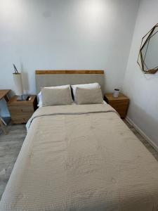 a large bed in a bedroom with two night stands at Central location in Cutler Bay +6 photos