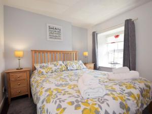 a bedroom with a bed with towels on it at 1 Bed in Seahouses oc-cn123 in Seahouses