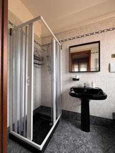 a bathroom with a shower and a black sink at Villa Ninnì in Treglio