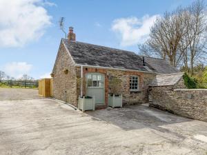 an old stone building with a garage at 2 Bed in Wadebridge oc-82682 in Little Petherick