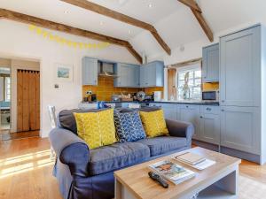 a living room with a blue couch and a table at 2 Bed in Wadebridge oc-82682 in Little Petherick +9 photos