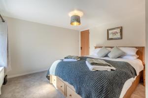 a bedroom with a large bed in a room at 2 Bed in Ashley oc-c32637 in Ashley