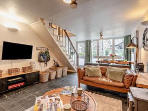 a living room with a couch and a tv at 2 Bed in Ambleside oc-sz500 in Grasmere