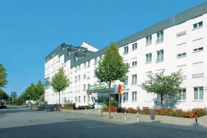 a large white building on the side of a street at Ariva Boardinghouse Platanenhof in Mannheim