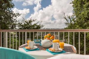 a table with a bowl of fruit on a balcony at Village Pierre & Vacances Normandy Garden in Branville