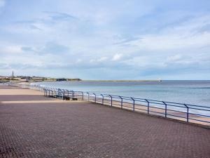 a beach with a fence next to the water at 2 Bed in Berwick-upon-tweed oc-82189 in Spittal