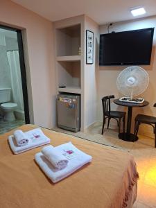 a hotel room with a bed with towels on it at Hosteria Marina Bella 3 in Rada Tilly