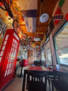 a red phone booth in a restaurant with a red phone booth at Hosteria Marina Bella 3 in Rada Tilly