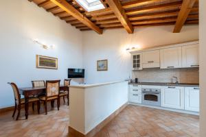 a kitchen and dining room with a table and chairs at La Vecchia cantina Guzzardi in Lari