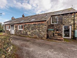an old stone house on the side of a road at 3 Bed in Keswick oc-94346 in Threlkeld