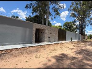 a brick building with a door on the side of it at Casa inteira in Coxim