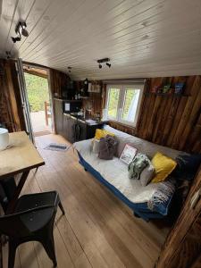 a room with a bed in the middle of a house at Roulotte du puits avec jacuzzi et sauna privatif in Havinnes +16 photos