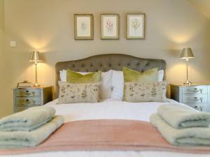 a bedroom with a bed with pillows and two lamps at 1 Bed in Wareham oc-88099 in Wool