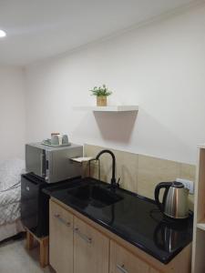 a kitchen with a sink and a microwave at Tomy in Río Grande