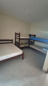 a room with two beds in a room with at Chácara Anna Julia in Piedade